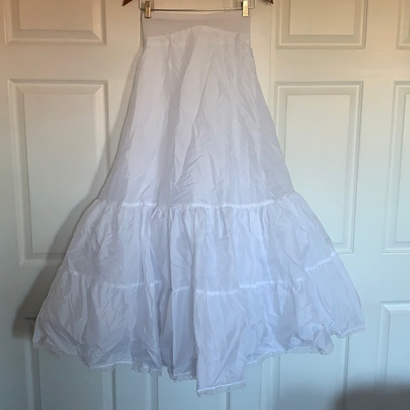 David’s Bridal Two-Tier Medium Fullness A-Line Slip Size 4 NWT - Picture 1 of 2